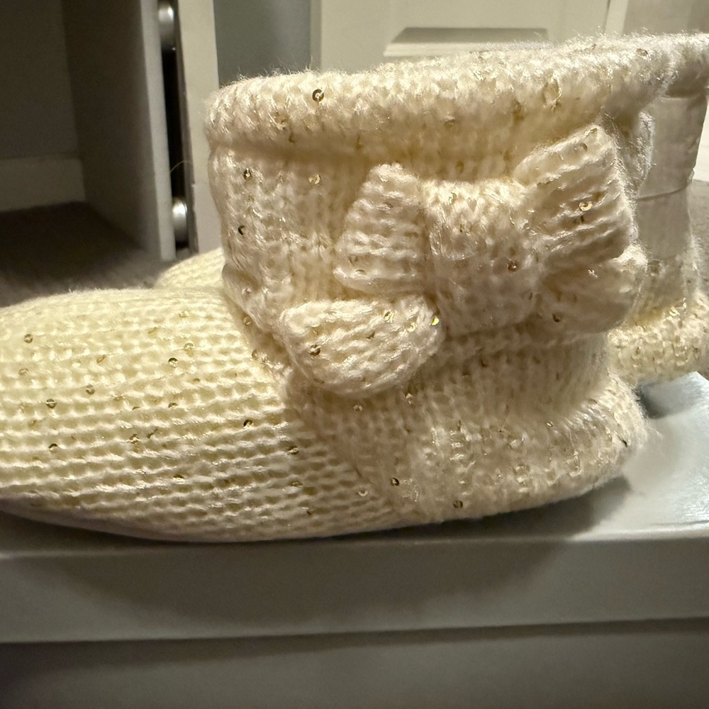 Jessica Simpson Cream Knit Slippers